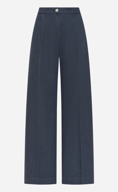  CRUNA  Pantaloni loose fit con pinces in gabardina effetto denim